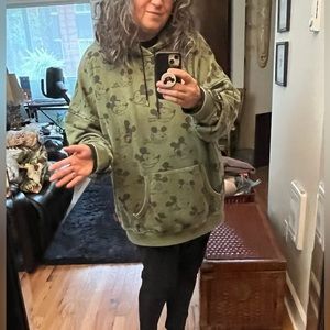 BRAND NEW w/tags - Disney Artist Series Bret Iwan Mickey Hoodie XXL Limited